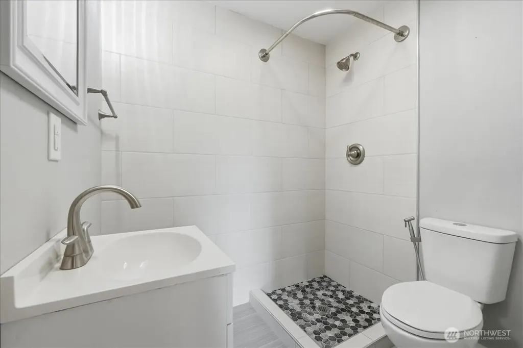 1724 N Narrows Drive Tacoma WA 98406