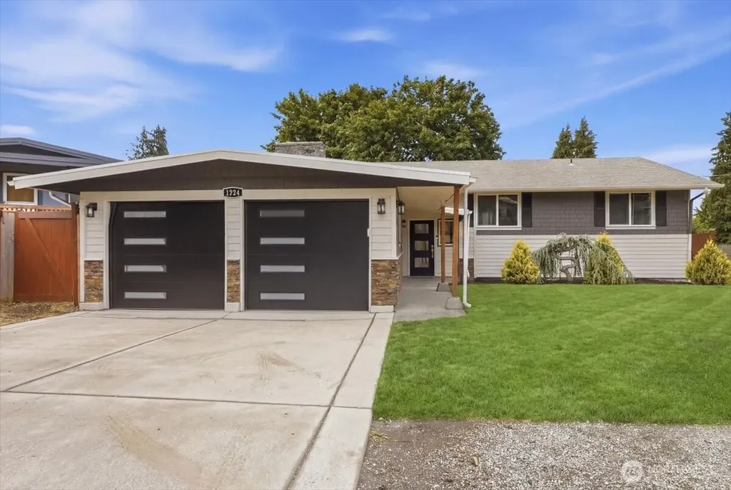 1724 N Narrows Drive Tacoma WA 98406