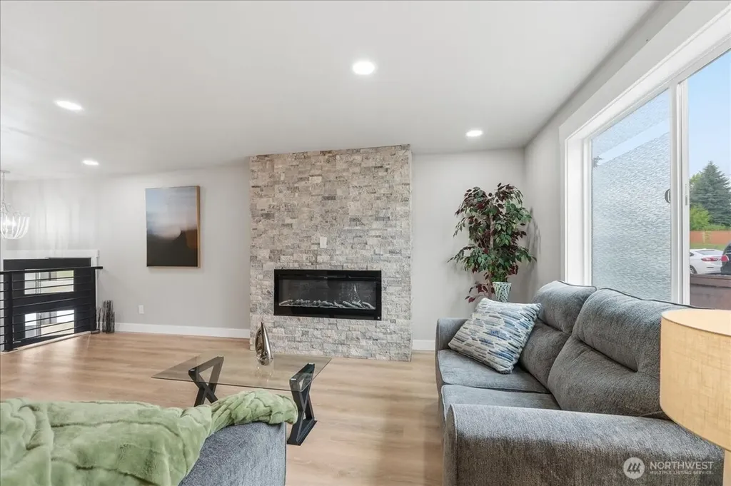 1724 N Narrows Drive Tacoma WA 98406