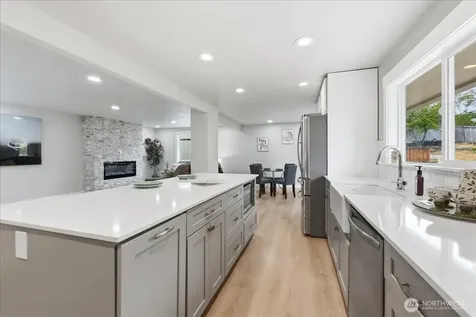 1724 N Narrows Drive Tacoma WA 98406