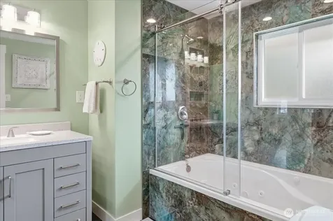 1724 N Narrows Drive Tacoma WA 98406
