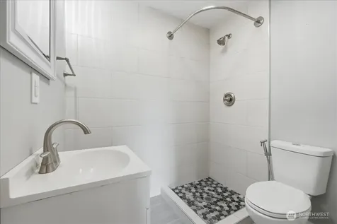 1724 N Narrows Drive Tacoma WA 98406