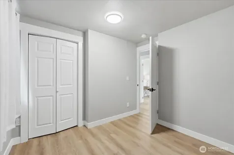 1724 N Narrows Drive Tacoma WA 98406
