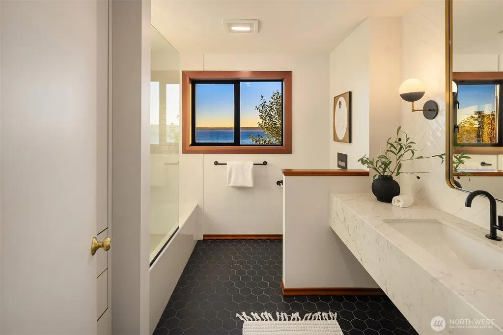 17825 Normandy Terrace SW Normandy Park WA 98166