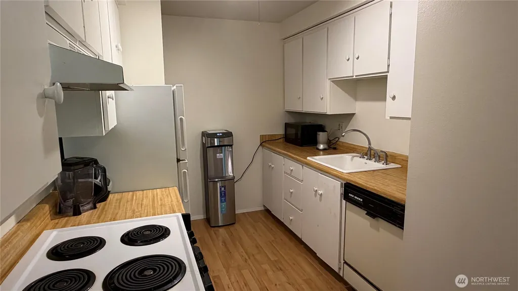 5620 200th Street SW Lynnwood WA 98036