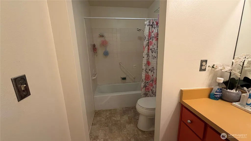 5620 200th Street SW Lynnwood WA 98036