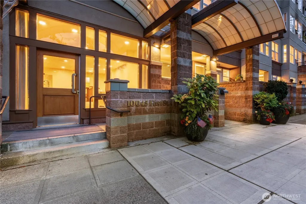 10045 NE 1st Street Bellevue WA 98004