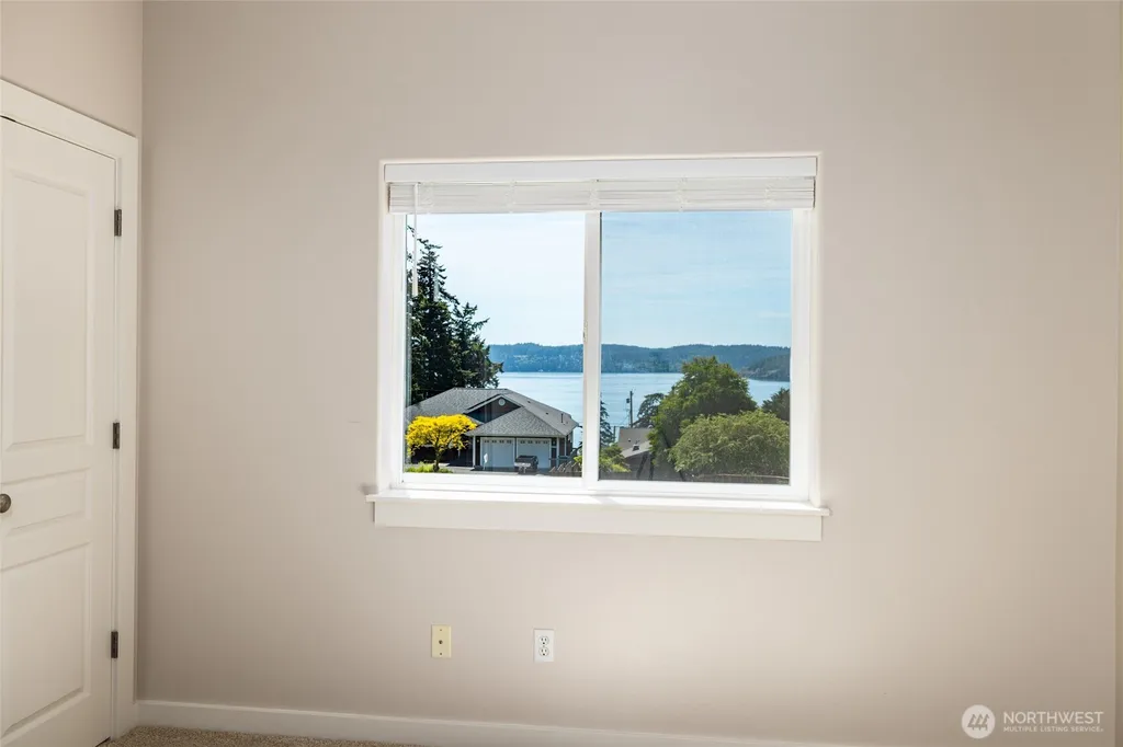 9924 Sunset Drive La Conner WA 98257