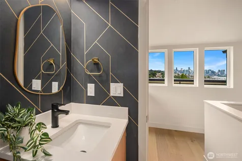 454 NE 40th Street Seattle WA 98105