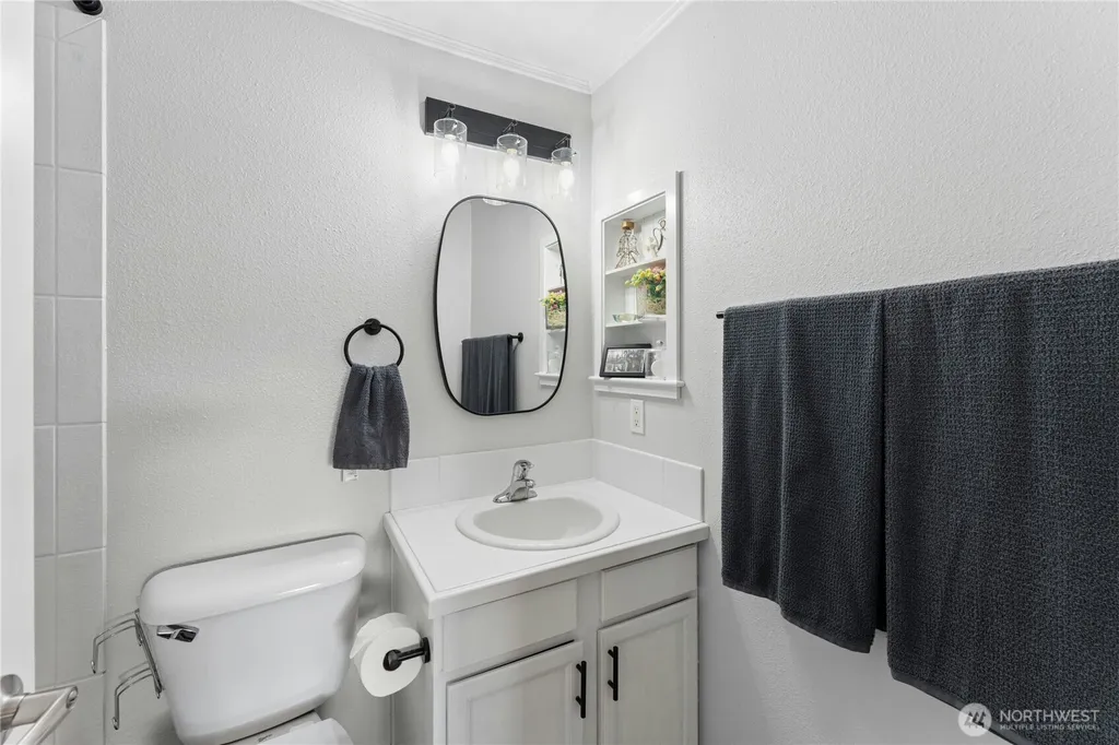 1132 N 198th Street Shoreline WA 98133