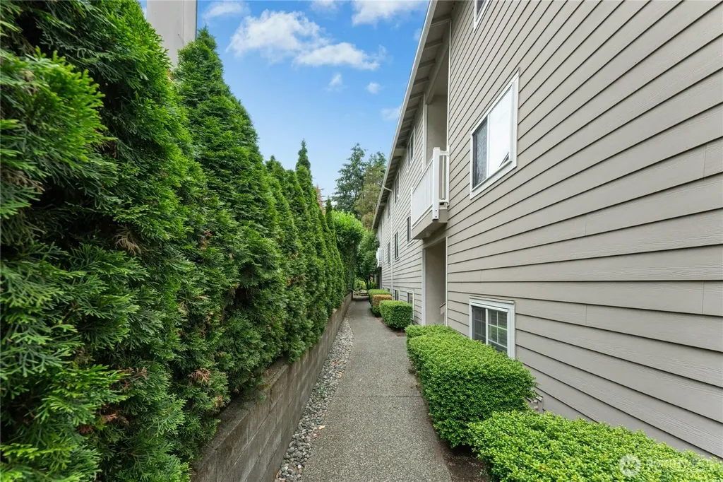 1132 N 198th Street Shoreline WA 98133