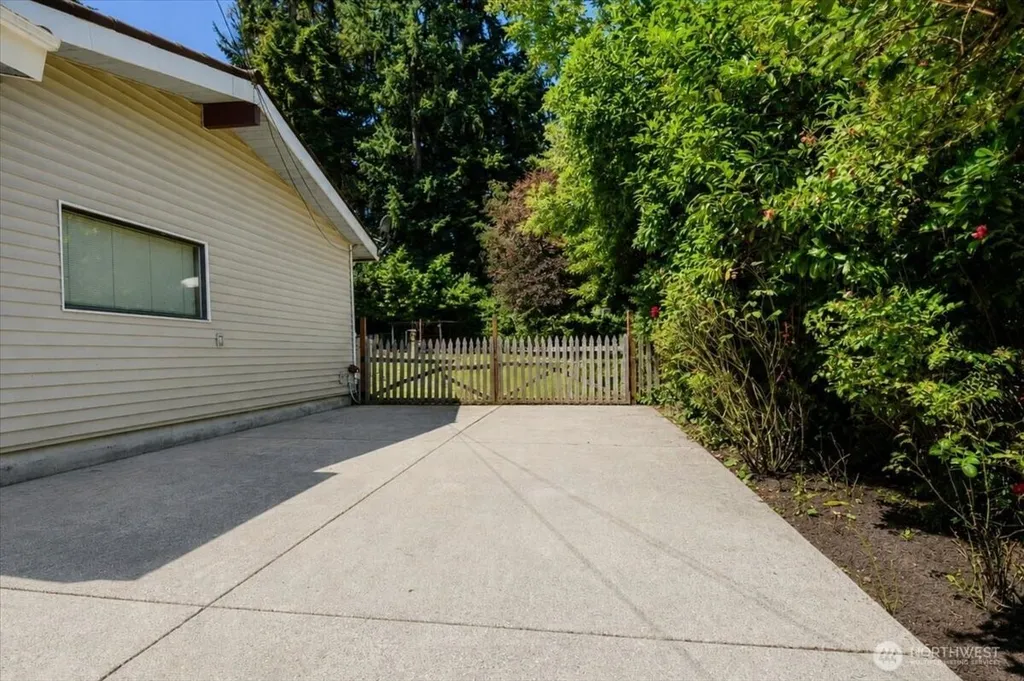 15621 84th Avenue NE Kenmore WA 98028