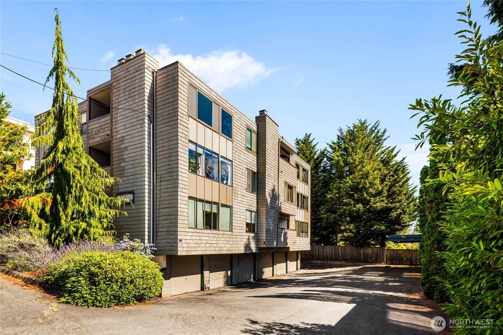 215 N 120th Street Seattle WA 98133