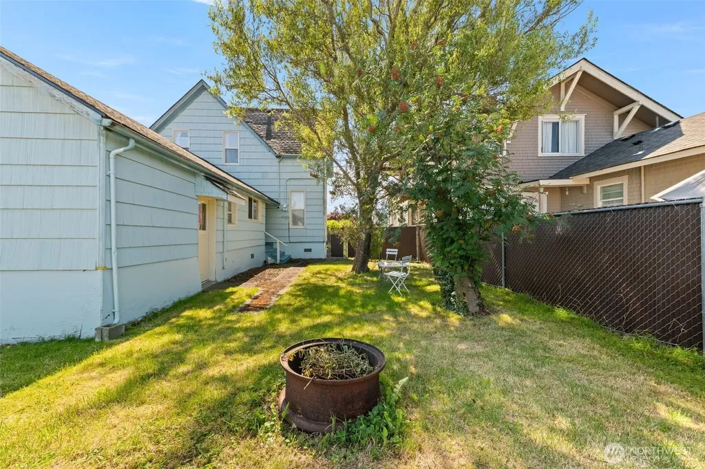 706 6th Street Hoquiam WA 98550