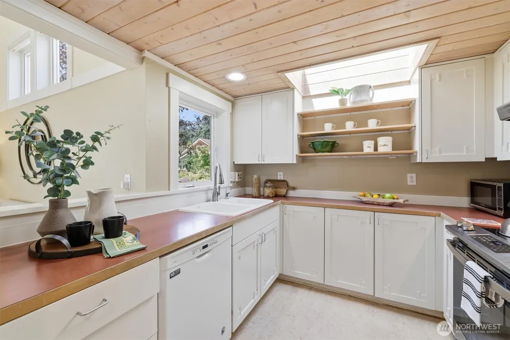 317 N 160th Place Shoreline WA 98133