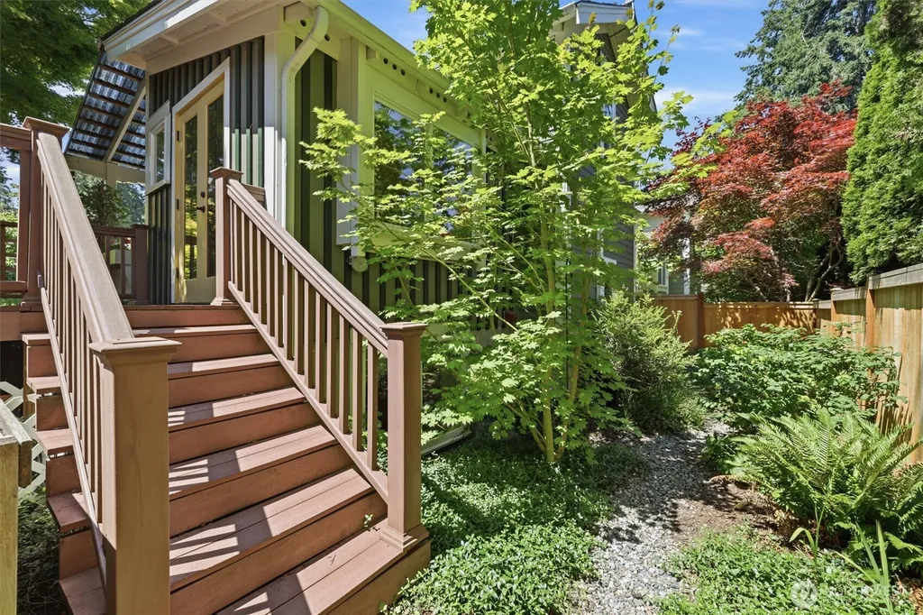 317 N 160th Place Shoreline WA 98133