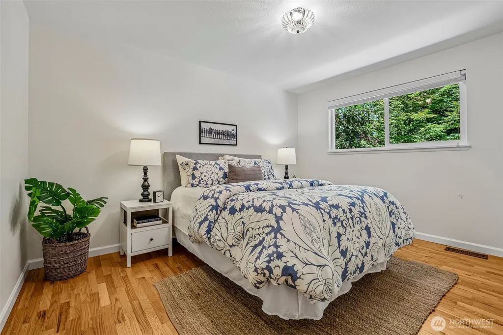 9116 SE 72nd Place Mercer Island WA 98040