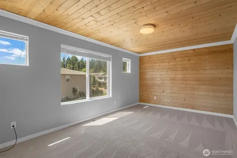 9311 179th E Puyallup WA 98375