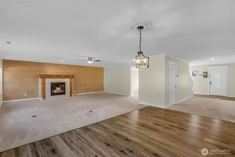 9311 179th E Puyallup WA 98375