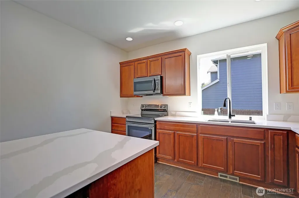 6915 282nd Place NW Stanwood WA 98292