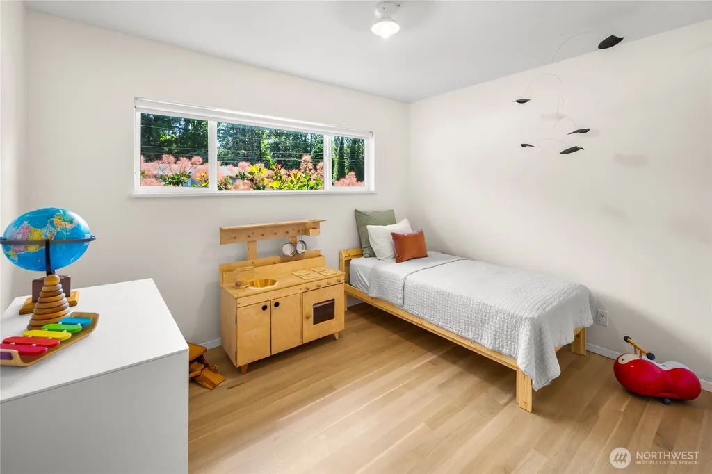 18751 60th Avenue NE Kenmore WA 98028