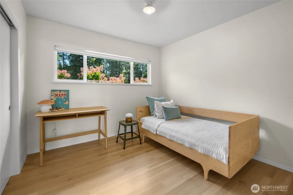 18751 60th Avenue NE Kenmore WA 98028