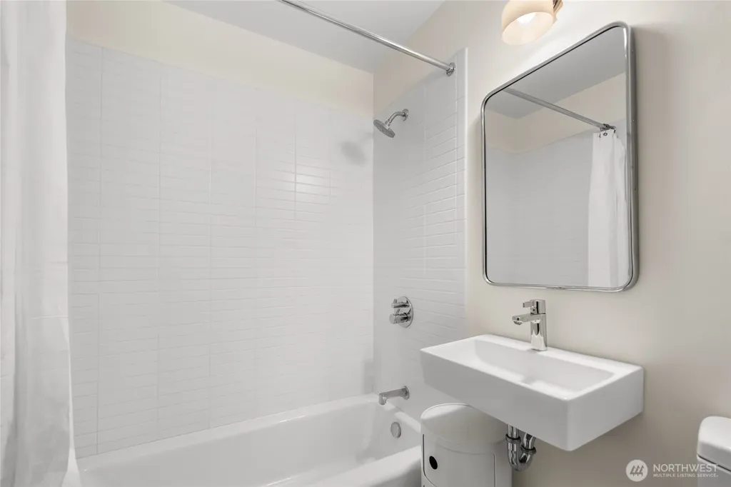 18751 60th Avenue NE Kenmore WA 98028