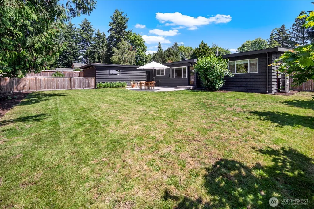 18751 60th Avenue NE Kenmore WA 98028