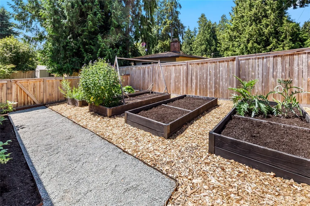 18751 60th Avenue NE Kenmore WA 98028
