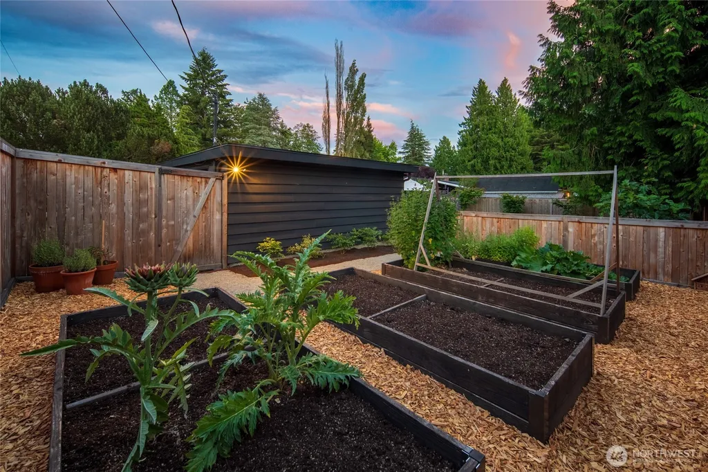 18751 60th Avenue NE Kenmore WA 98028