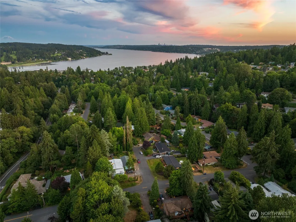 18751 60th Avenue NE Kenmore WA 98028