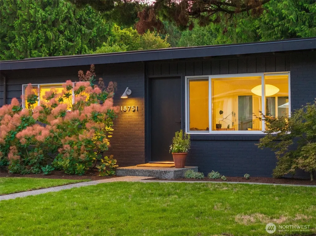 18751 60th Avenue NE Kenmore WA 98028