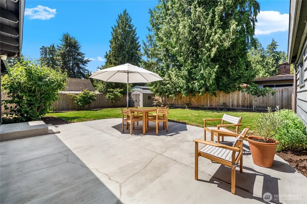 18751 60th Avenue NE Kenmore WA 98028