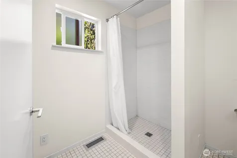 18751 60th Avenue NE Kenmore WA 98028