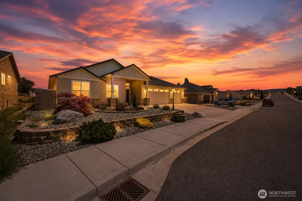 472 Sunny Brooke Lane Chelan WA 98816