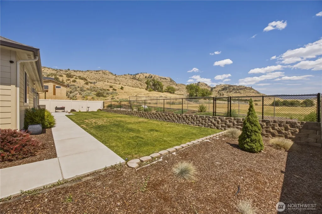 472 Sunny Brooke Lane Chelan WA 98816