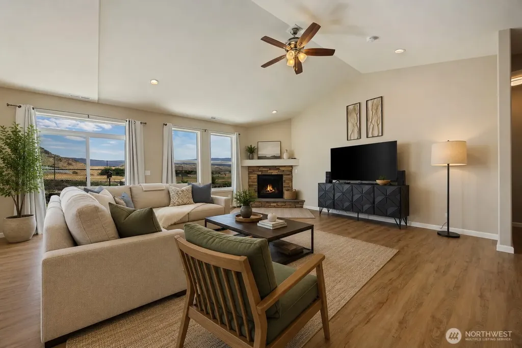 472 Sunny Brooke Lane Chelan WA 98816