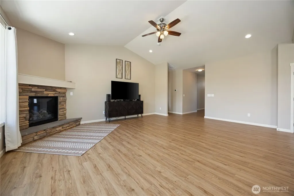 472 Sunny Brooke Lane Chelan WA 98816