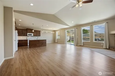 472 Sunny Brooke Lane Chelan WA 98816