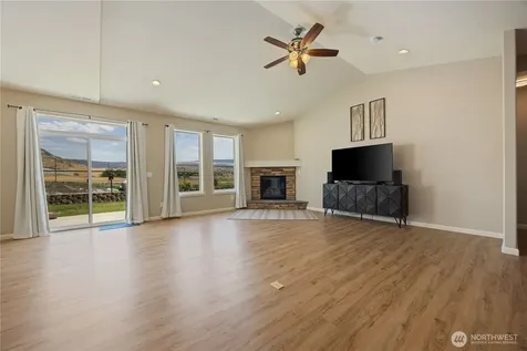472 Sunny Brooke Lane Chelan WA 98816