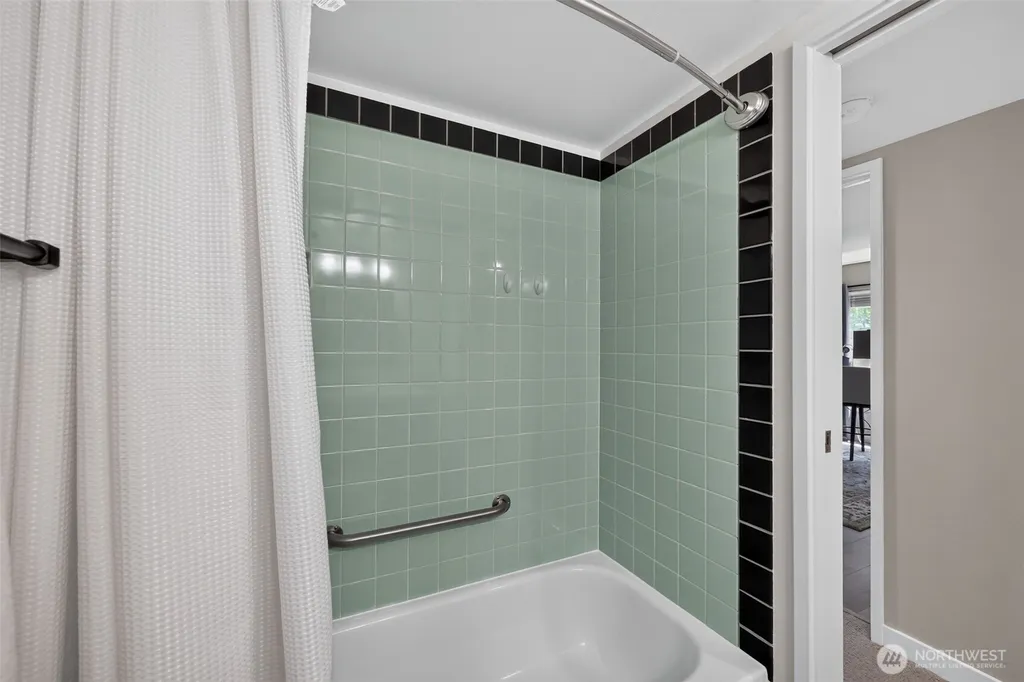1220 6th Avenue S Edmonds WA 98020