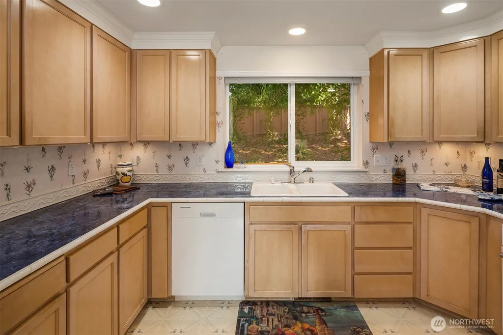 8221 W 53rd Avenue W Mukilteo WA 98275