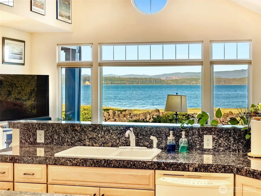 18114 Sandridge Road Long Beach WA 98631