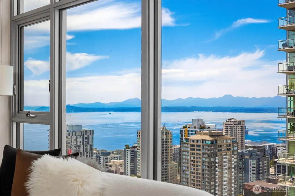 588 Bell Street Seattle WA 98121