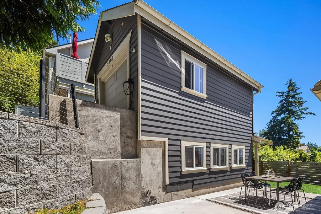 2508 13th Avenue W Seattle WA 98119