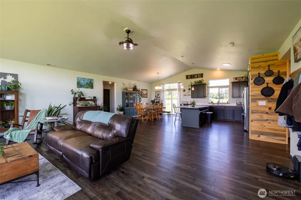 125 Apple Tree Lane Onalaska WA 98570