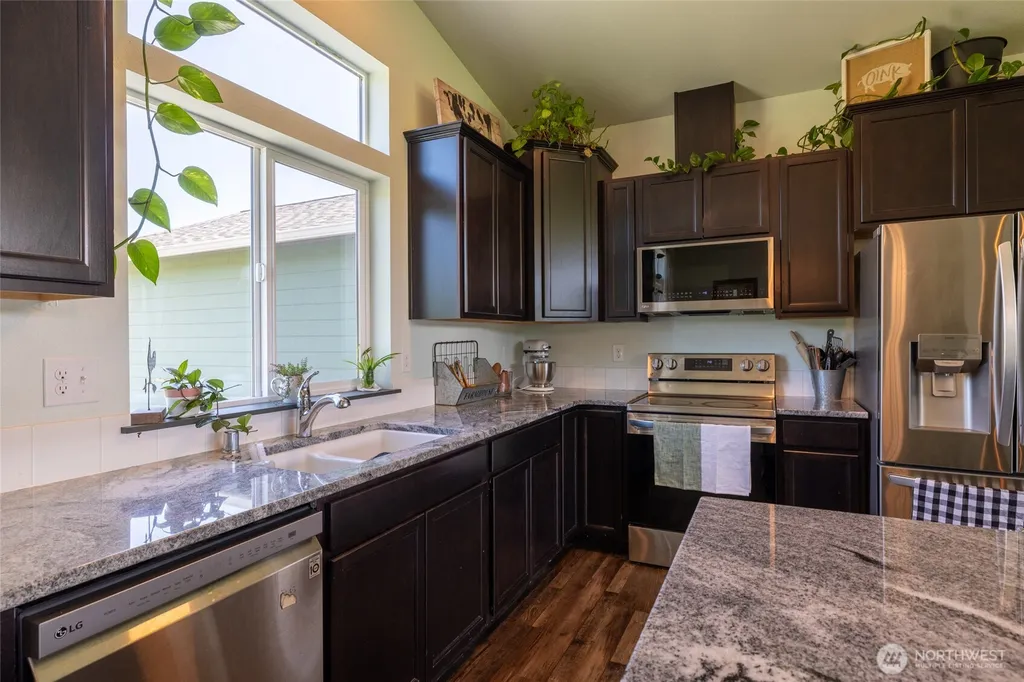 125 Apple Tree Lane Onalaska WA 98570
