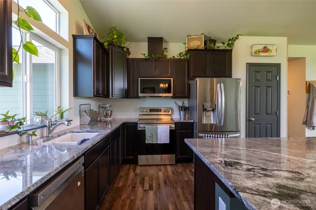 125 Apple Tree Lane Onalaska WA 98570