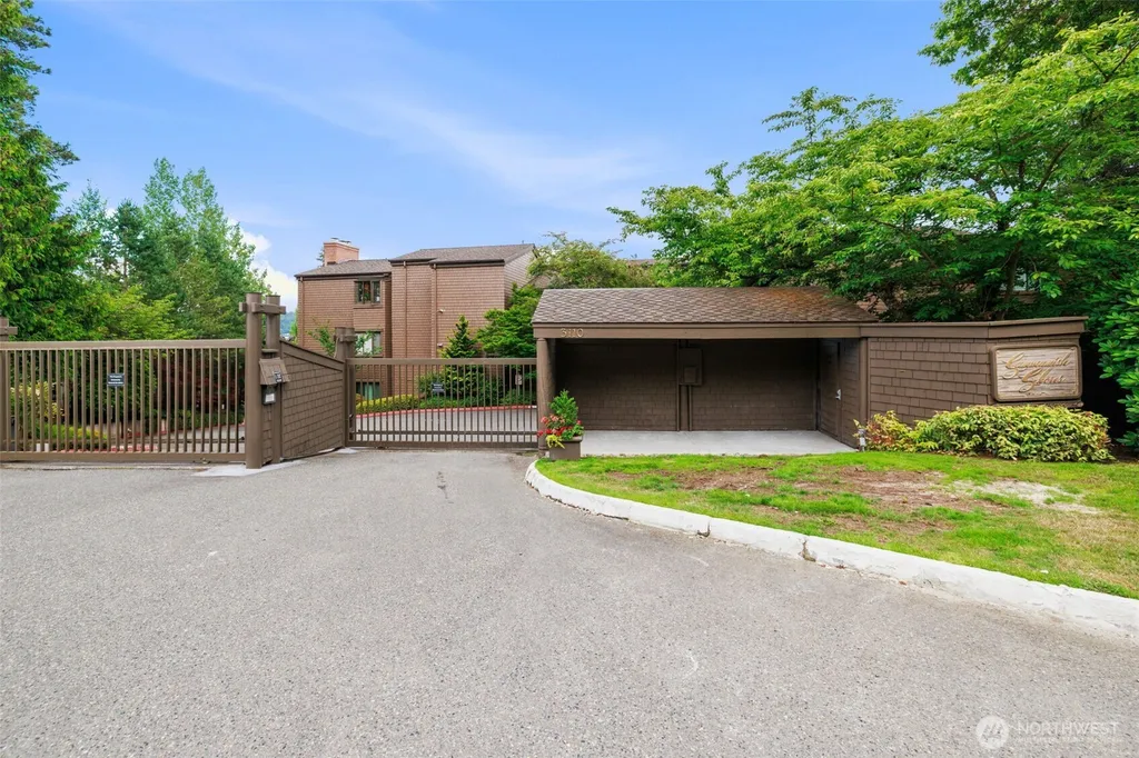 3110 W Lake Sammamish Pkwy SE Bellevue WA 98008