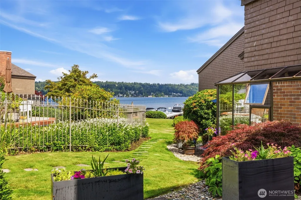 3110 W Lake Sammamish Pkwy SE Bellevue WA 98008